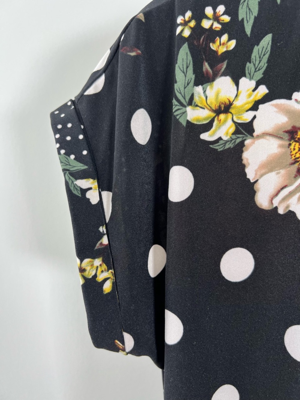☆ 3 for $20 ☆ Vintage Suzy Shier Black Floral & Polka Dot Short Sleeve Tee - Picture 3 of 5